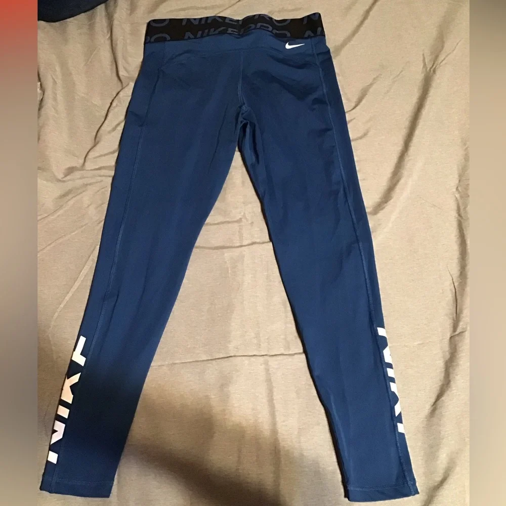 Women Nike Dri- Fit leggings. - Picture 2 of 4